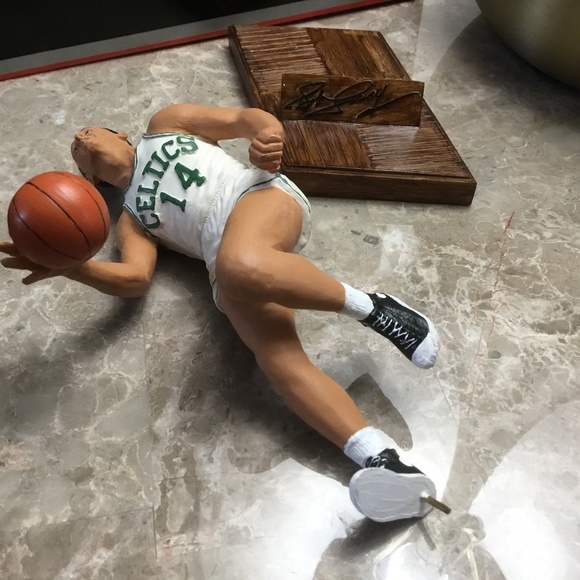 Bob Cousy 14 “Smooth Operator “ #293 of 5,000 made worldwide. BOSTON CELTICS FAN - Picture 13 of 16